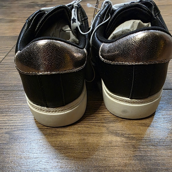 Youth Black Glitter Sneakers with Stars NWT - Picture 6 of 9